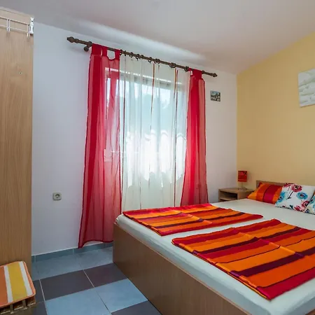 Apartman Horvatic 2 By Interhome